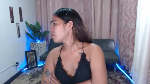 Snapshot of vampy_ebony_laxine chatting on October 2025 04:32:01 AM vampy_ebony_laxine online show from October 2025 04:32:01 AM
