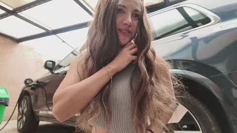 Snapshot of vanandjuani chatting on October 2025 06:25:02 PM vanessa online show from October 2025 06:25:02 PM