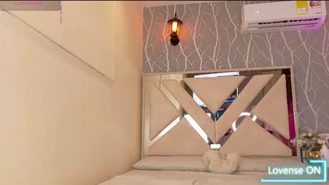 Snapshot of vanessa_guzman1 chatting on October 2025 12:19:02 PM online show from October 2025 12:19:02 PM