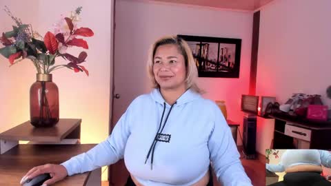 Snapshot of vanessa_sterling chatting on June 2026 05:48:01 PM vanessa_sterling online show from June 2026 05:48:01 PM