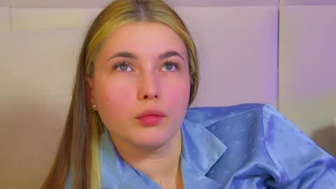 Vanessa online show from May 2026 06:32:01 AM