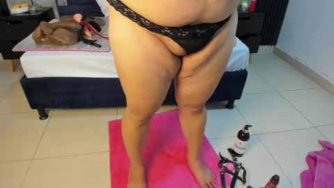 Vanessa Hard online show from November 2025 08:11:01 PM