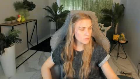 Vanessa online show from October 2025 06:47:01 AM