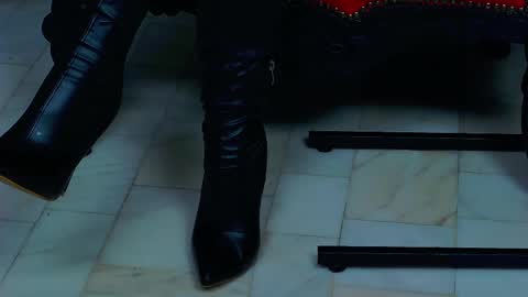 Snapshot of vanessamorningstar1 chatting on March 2025 01:10:02 PM Miss Vanessa online show from March 2025 01:10:02 PM