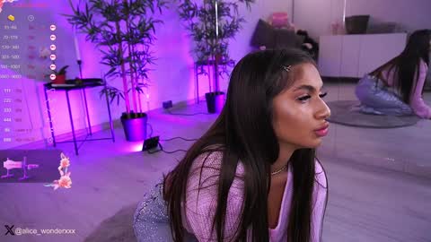 Snapshot of vanessasimon chatting on January 2025 05:57:01 AM Vanessa Simon online show from January 2025 05:57:01 AM