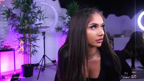 Snapshot of vanessasimon chatting on January 2025 06:53:02 AM Vanessa Simon online show from January 2025 06:53:02 AM