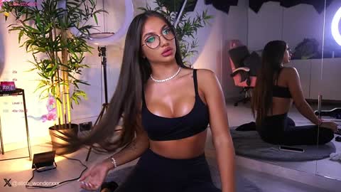 Snapshot of vanessasimon chatting on January 2025 06:03:02 AM Vanessa Simon online show from January 2025 06:03:02 AM
