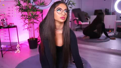 Snapshot of vanessasimon chatting on January 2025 06:09:01 AM Vanessa Simon online show from January 2025 06:09:01 AM