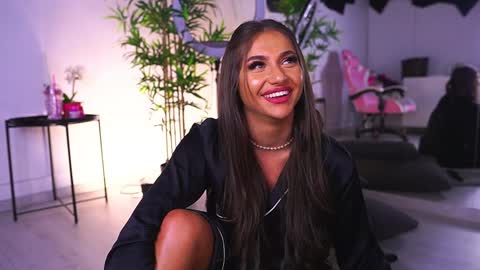 Snapshot of vanessasimon chatting on February 2025 12:46:02 PM Vanessa Simon online show from February 2025 12:46:02 PM