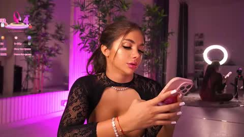 Snapshot of vanessasimon chatting on March 2025 09:21:01 AM Vanessa Simon online show from March 2025 09:21:01 AM