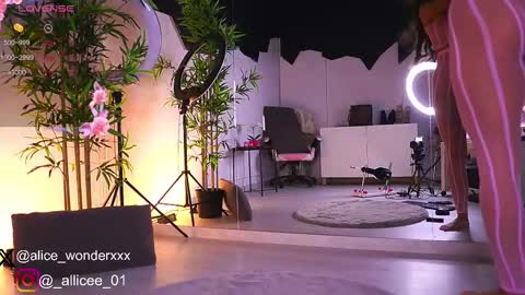 Snapshot of vanessasimon chatting on March 2025 06:19:02 AM Vanessa Simon online show from March 2025 06:19:02 AM