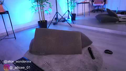 Snapshot of vanessasimon chatting on March 2025 01:14:01 PM Vanessa Simon online show from March 2025 01:14:01 PM