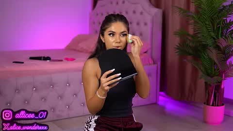 Snapshot of vanessasimon chatting on September 2025 06:15:02 AM Vanessa Simon online show from September 2025 06:15:02 AM
