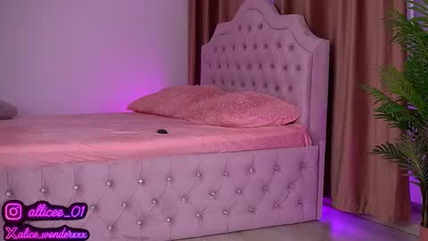 Snapshot of vanessasimon chatting on September 2025 06:06:02 AM Vanessa Simon online show from September 2025 06:06:02 AM