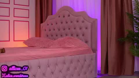 Snapshot of vanessasimon chatting on October 2025 08:23:02 AM Vanessa Simon online show from October 2025 08:23:02 AM