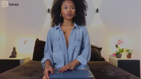 Snapshot of vanestrauss chatting on March 2025 07:32:02 PM New account follow me online show from March 2025 07:32:02 PM