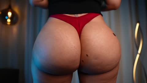 Snapshot of vaniaa_ chatting on January 2025 01:02:01 AM Vania online show from January 2025 01:02:01 AM