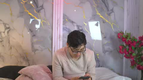 vanilla_hot_ online show from October 2025 01:43:02 PM