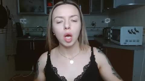 VanillaMuffin online show from November 2025 01:24:03 PM