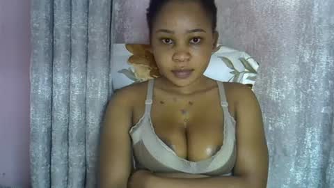vanillavenus online show from July 2026 12:00:01 PM