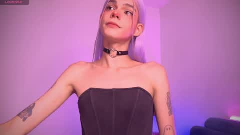 Snapshot of varya_ferreira chatting on March 2025 05:02:01 AM  Varya Ferreira - independent model  online show from March 2025 05:02:01 AM