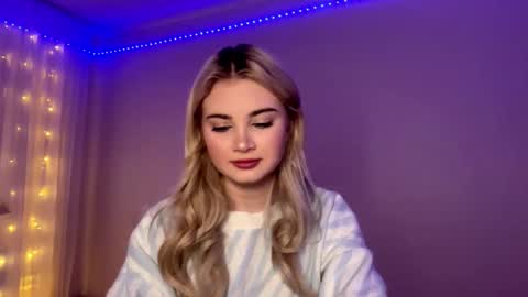 Monika online show from February 2026 01:04:01 PM