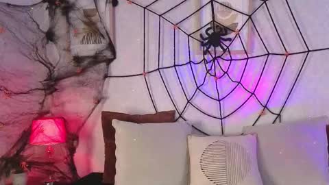 Vee Simons online show from October 2025 08:43:02 PM