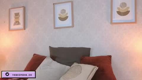 Snapshot of veesimons_dh chatting on April 2026 07:49:01 PM Vee Simons online show from April 2026 07:49:01 PM