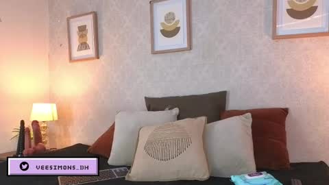 Snapshot of veesimons_dh chatting on May 2026 08:06:02 PM Vee Simons online show from May 2026 08:06:02 PM