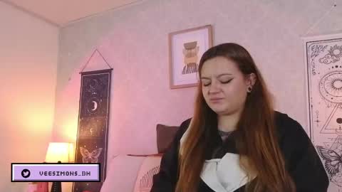 Snapshot of veesimons_dh chatting on May 2026 08:39:02 PM Vee Simons online show from May 2026 08:39:02 PM
