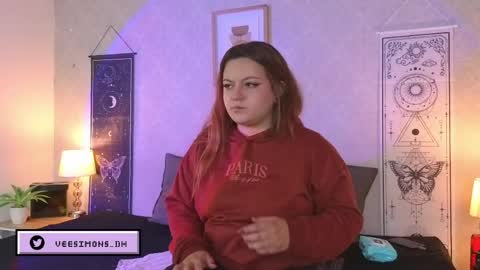 Snapshot of veesimons_dh chatting on June 2026 07:42:01 PM Vee Simons online show from June 2026 07:42:01 PM