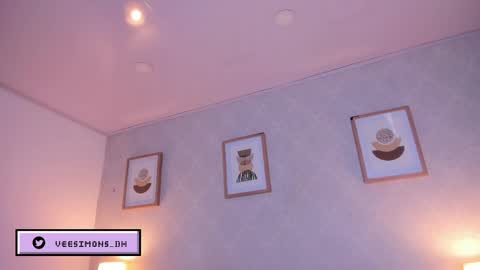 Snapshot of veesimons_dh chatting on June 2026 07:40:02 PM Vee Simons online show from June 2026 07:40:02 PM