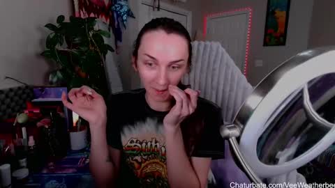 Snapshot of veeweatherbee chatting on January 2025 06:14:01 PM Violet Weatherbee online show from January 2025 06:14:01 PM