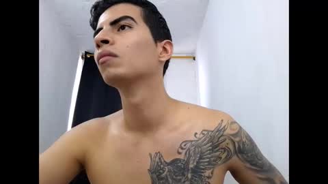 velk_hot1 online show from December 2024 05:08:01 PM
