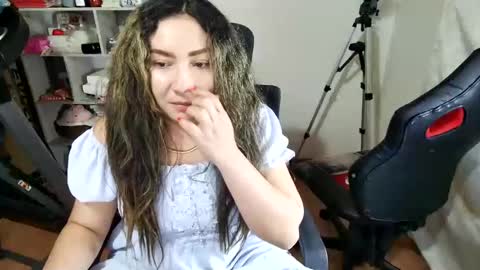 Snapshot of vellarossa chatting on April 2026 04:39:01 AM Im VelaI will be Christmas and New Year with my family December 22 to January 13 I will miss you guys. online show from April 2026 04:39:01 AM