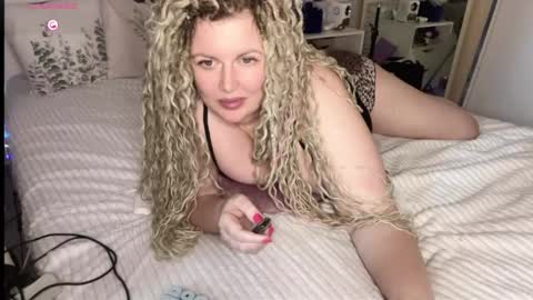 Snapshot of vellinka chatting on October 2025 06:21:02 AM vellinka online show from October 2025 06:21:02 AM