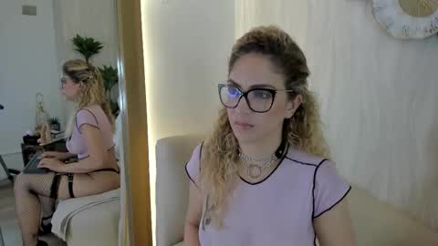 Snapshot of velora_ chatting on November 2025 03:50:02 AM Velora online show from November 2025 03:50:02 AM