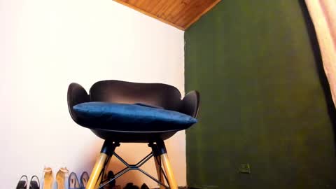 Sara online show from October 2025 11:43:01 PM