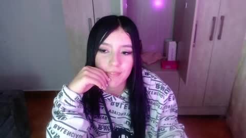 Snapshot of velvet_28_ chatting on November 2025 02:17:02 AM velvet_28_ online show from November 2025 02:17:02 AM