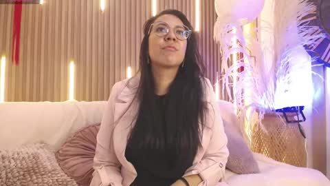 Emma Curly online show from May 2026 12:22:02 PM