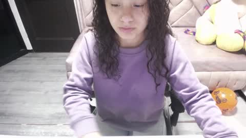 velvet_moon_v online show from October 2025 01:11:01 PM