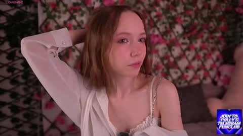 Snapshot of velvet_vice chatting on November 2025 06:15:01 PM Polly online show from November 2025 06:15:01 PM