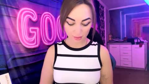 Snapshot of velvettouch4444 chatting on February 2026 01:42:01 PM MERYEM online show from February 2026 01:42:01 PM