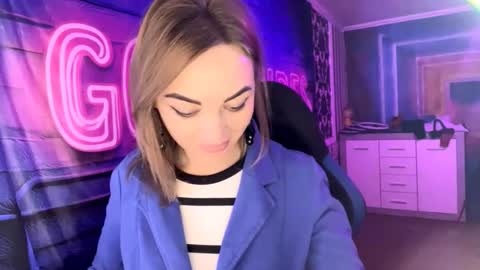 Snapshot of velvettouch4444 chatting on February 2026 01:47:02 AM MERYEM online show from February 2026 01:47:02 AM