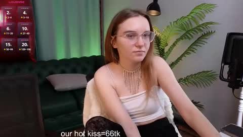 CLEOshort hair  TIna long hair  online show from February 2025 05:39:01 PM