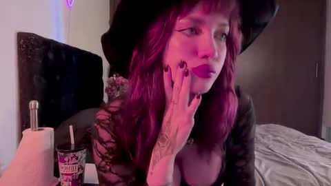 Lanna   online show from October 2025 01:03:02 PM