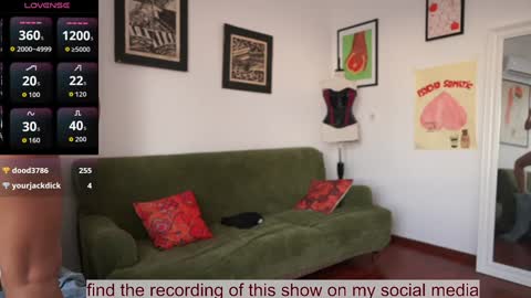 Snapshot of venus_in_jeans chatting on October 2025 01:14:01 PM Bella online show from October 2025 01:14:01 PM