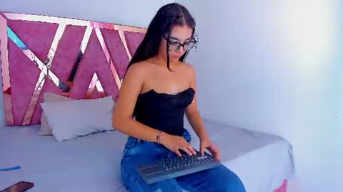 Snapshot of venus_secrets chatting on June 2026 09:46:01 PM VERONICA online show from June 2026 09:46:01 PM