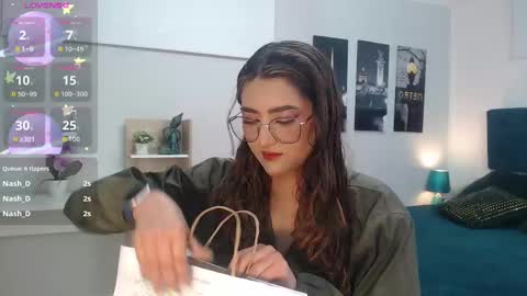 Snapshot of venus_steffen chatting on September 2025 12:52:01 PM Mia online show from September 2025 12:52:01 PM