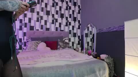 venusinylons online show from December 2025 12:31:02 PM